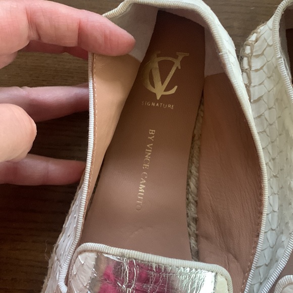 New VC signature by vince Camuto slide. Color is creamy white with silver design - Picture 2 of 5